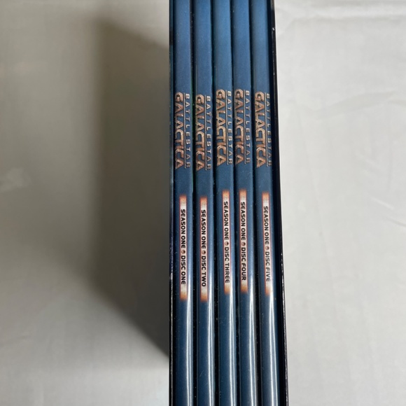 Battlestar Galactica Season 1 - Picture 2 of 4